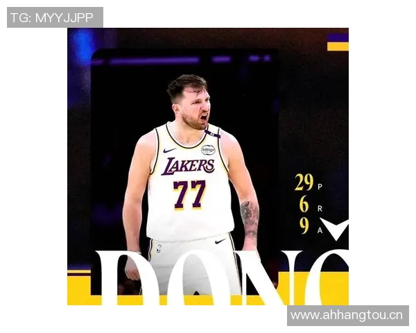 詹姆斯本赛季表现低迷球权到手立刻传给东契奇