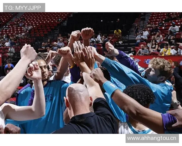 黄蜂34号秀卡尔克布伦纳表现亮眼6中4斩获11分7篮板2抢断1盖帽值得期待