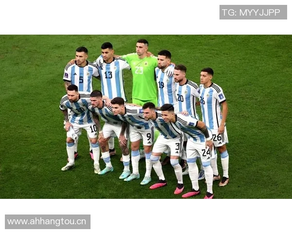 梅西分享佩戴阿根廷队长袖标的照片表达对国家和蓝白色的自豪感