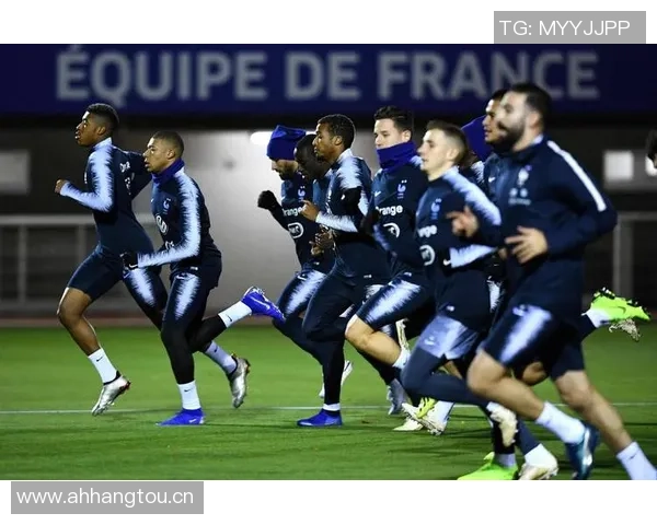 法国对阵阿塞拜疆首发阵容公布姆巴佩缺席埃基蒂克恩昆库科纳特领衔出战